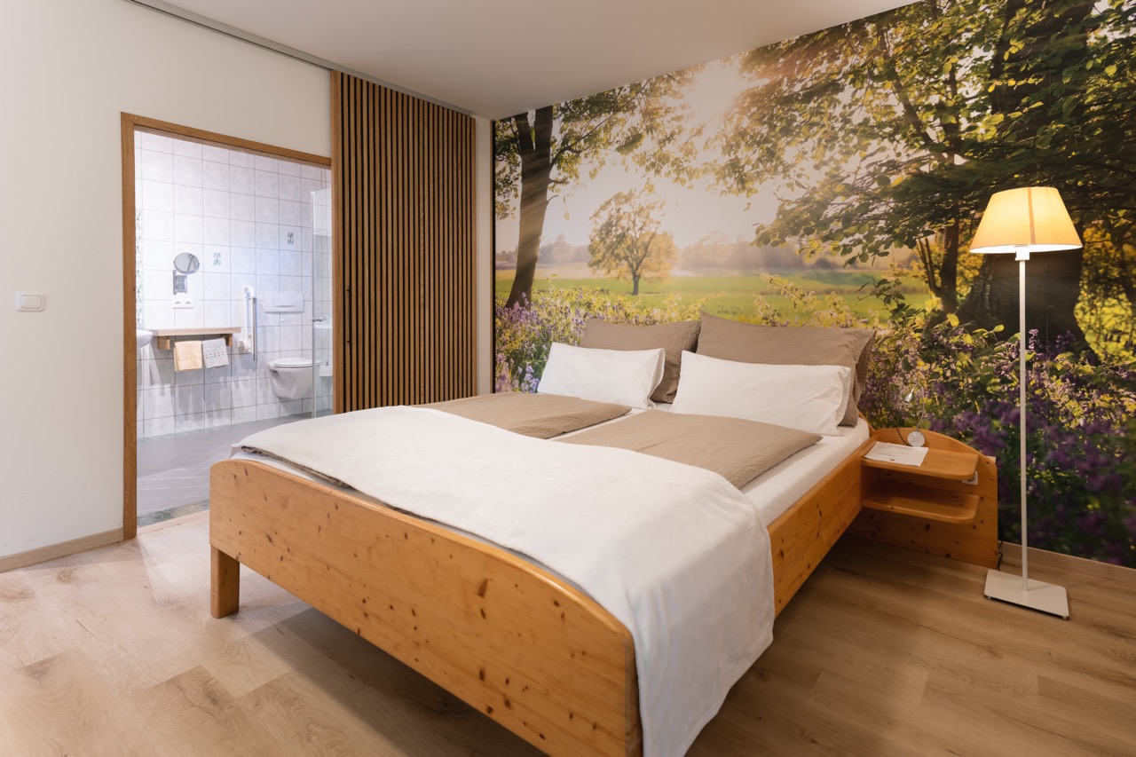 Diese barrierefreie Wohnung verfügt über ein Schlafzimmer mit direkten Zugang in das barrierefreie Badezimmer